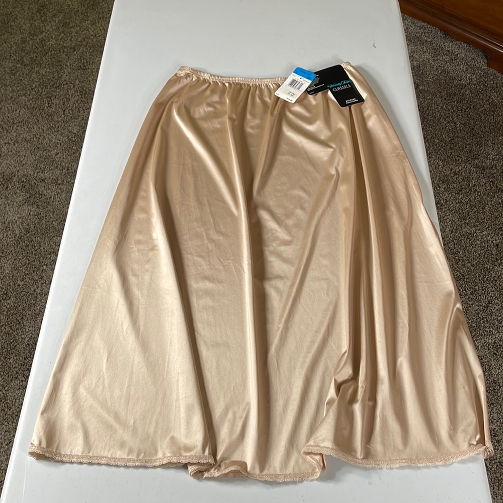 Women’s Vanity Fair Half Slip
